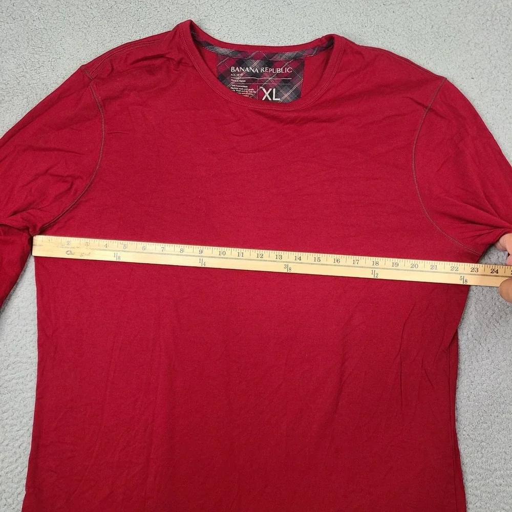 Banana Republic T-Shirt Mens XL Red Long Sleeve Crew Neck Cotton